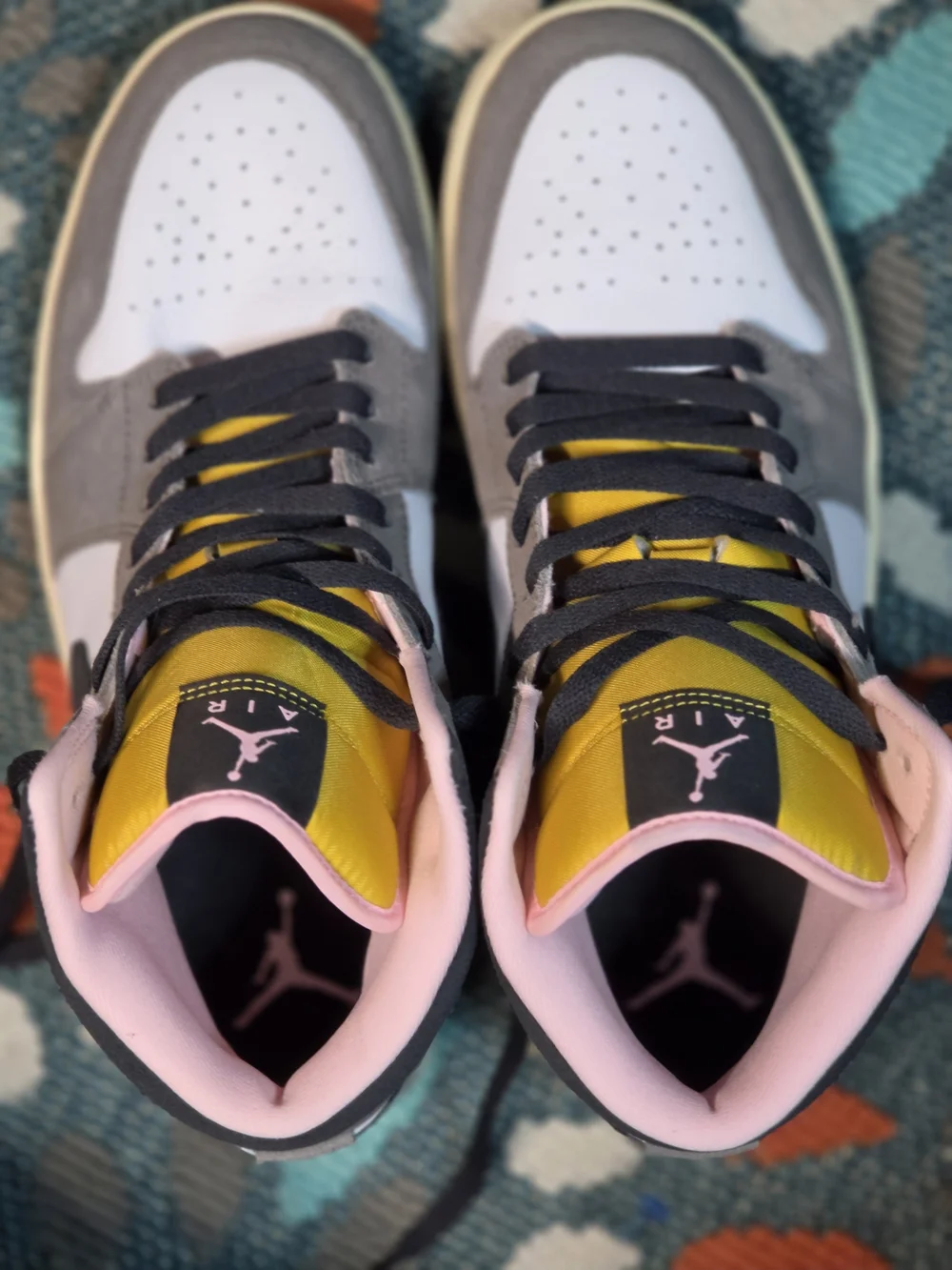 Nike Air Jordan 1 Mid SE - White/Cave Stone/Dark Sulfur/Oil Grey